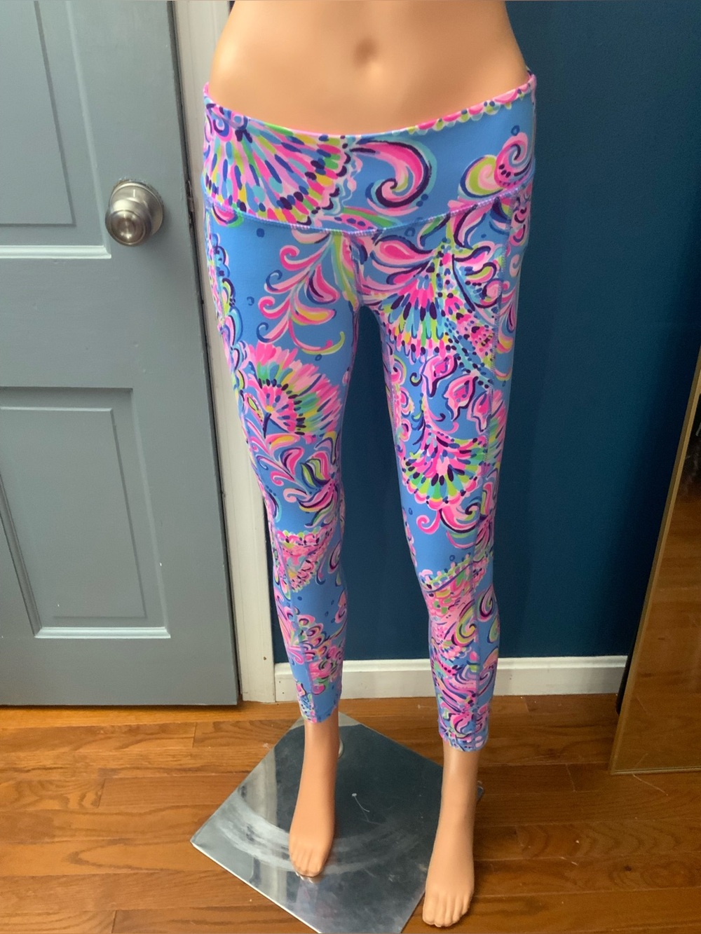 Lilly Pulitzer Bright Blue Pink Swirl Floral Leggings